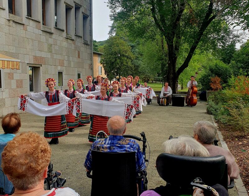 Esibizione folkloristica alla residenza Culot